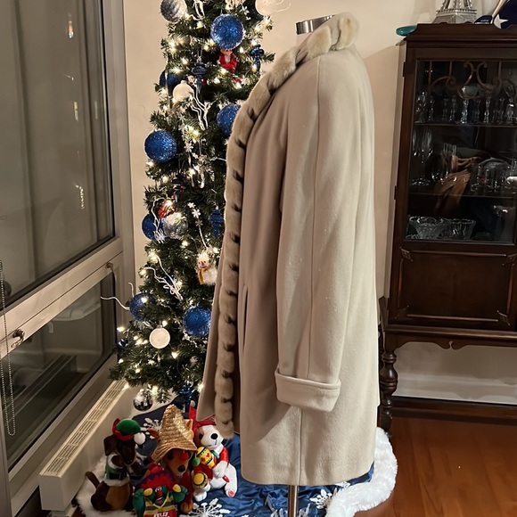 Albert Nipón Wool Coat - Picture 5 of 8